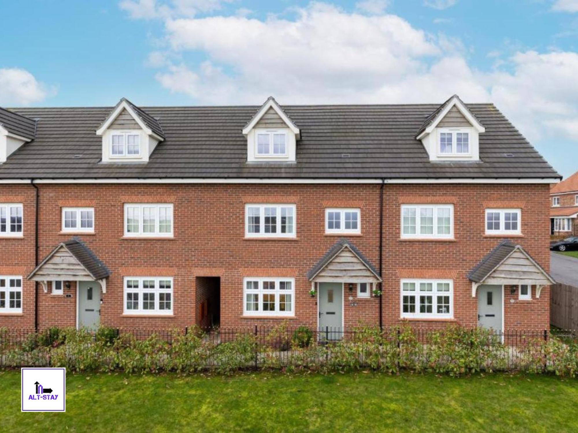 4 Bed 3 Bath - Kirkstall House By Alt-Stay Accommodation - Ideal For Contractors & Remote Workers - Long Stays Welcome ويكفيلد المظهر الخارجي الصورة