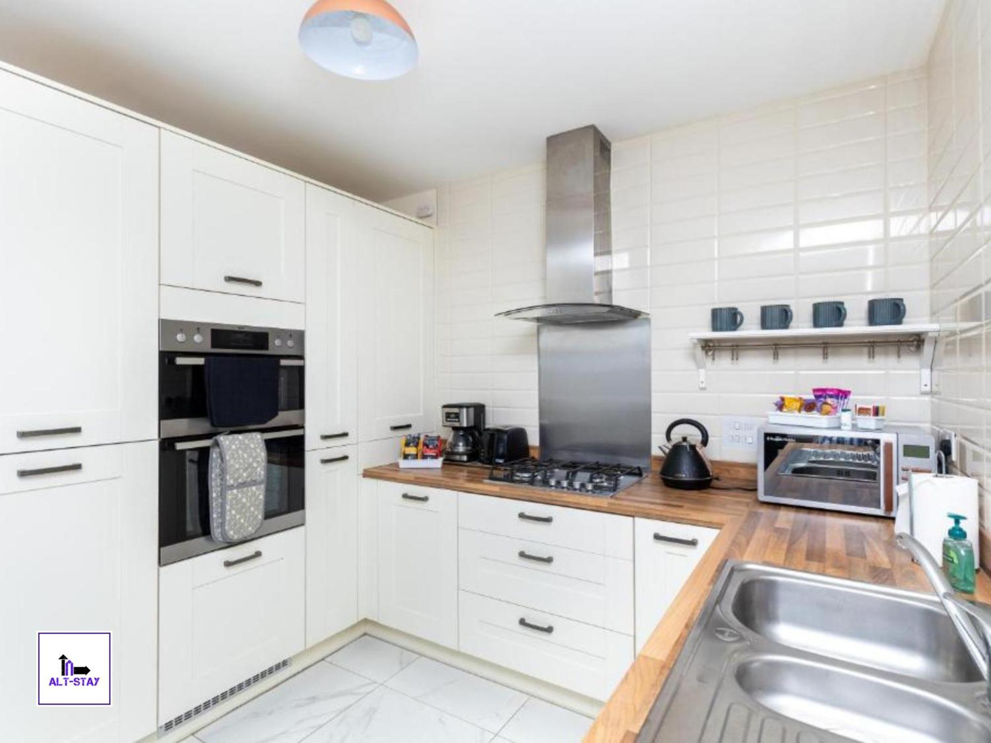 4 Bed 3 Bath - Kirkstall House By Alt-Stay Accommodation - Ideal For Contractors & Remote Workers - Long Stays Welcome ويكفيلد المظهر الخارجي الصورة