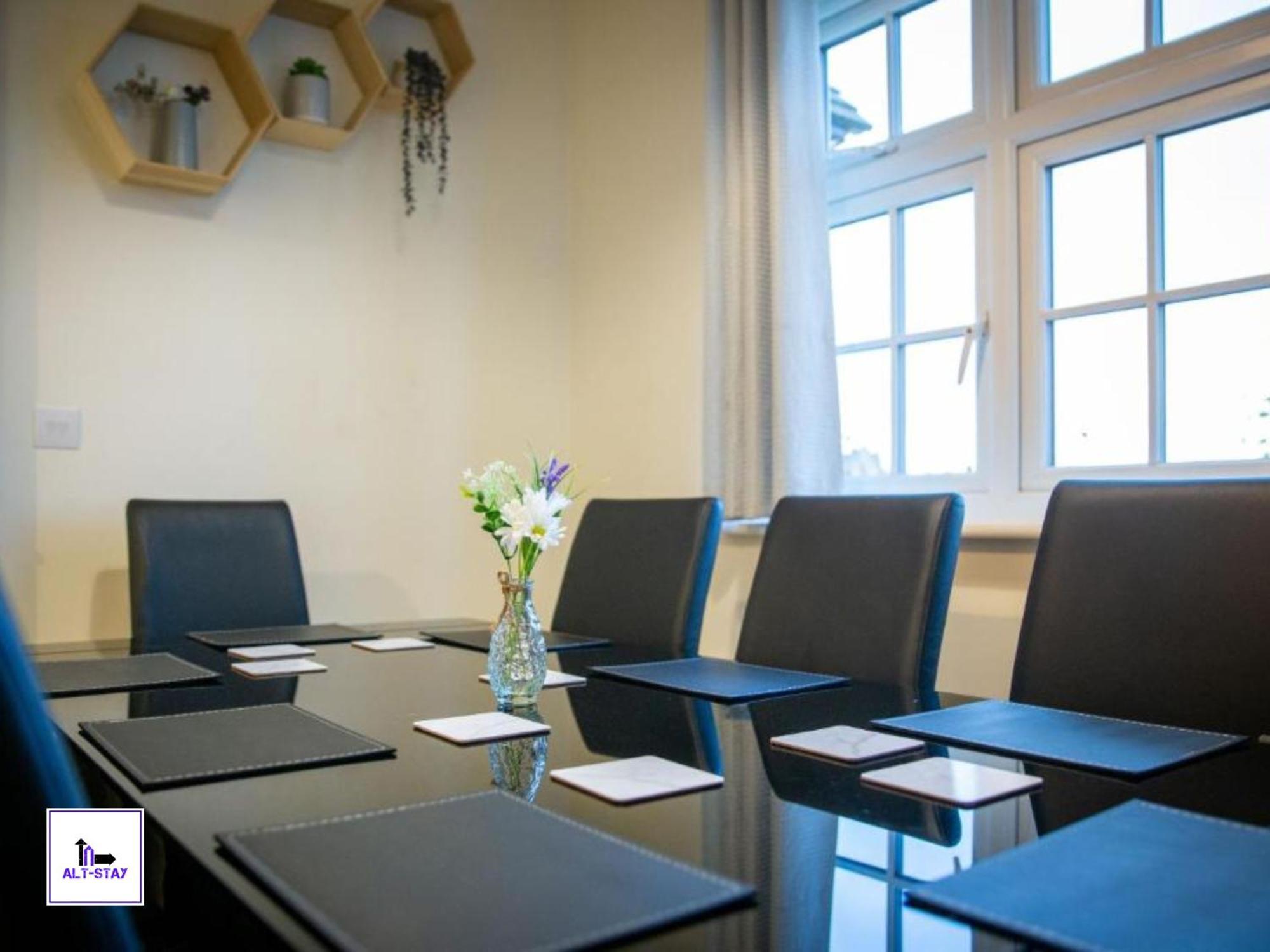 4 Bed 3 Bath - Kirkstall House By Alt-Stay Accommodation - Ideal For Contractors & Remote Workers - Long Stays Welcome ويكفيلد المظهر الخارجي الصورة