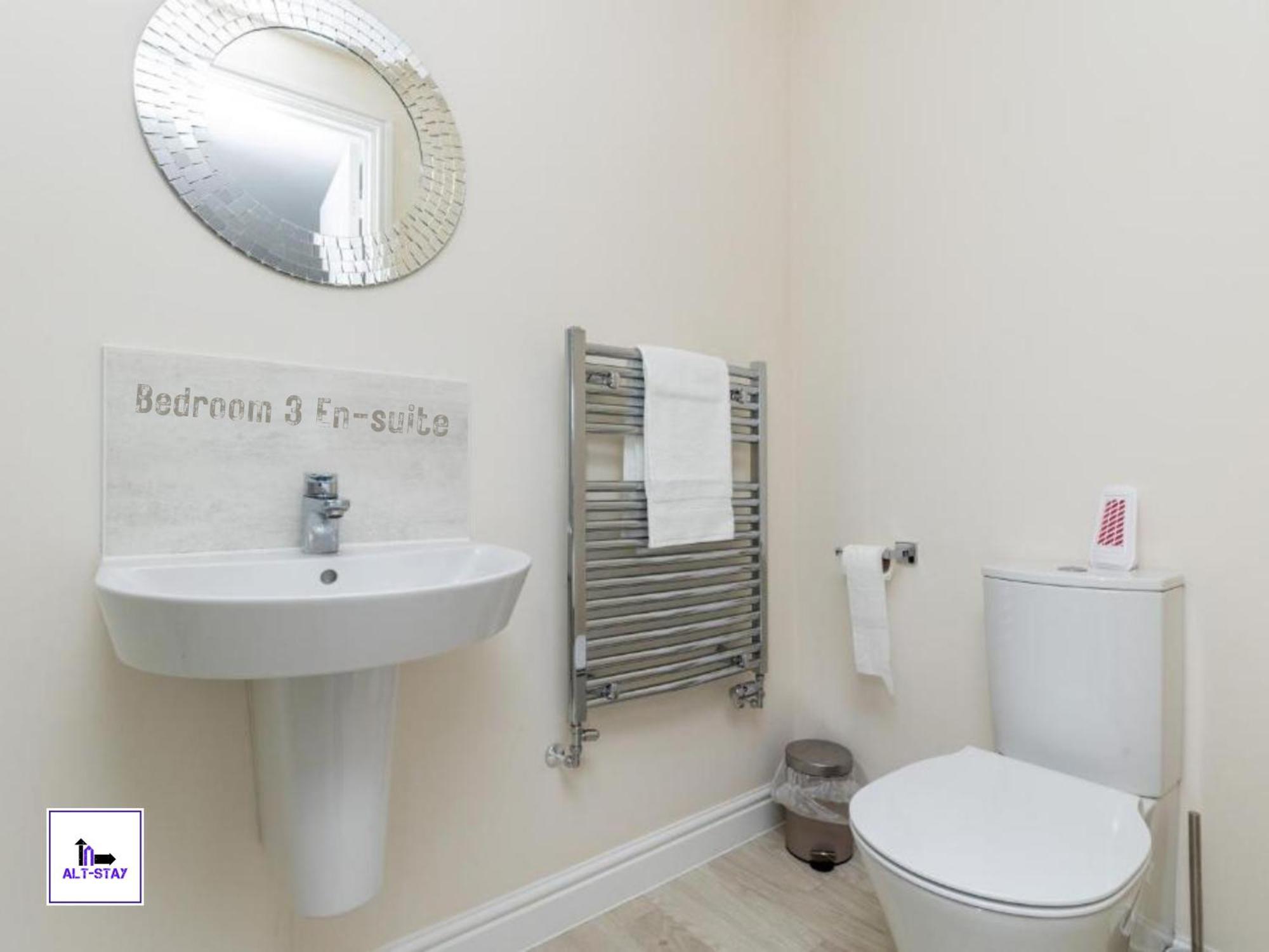 4 Bed 3 Bath - Kirkstall House By Alt-Stay Accommodation - Ideal For Contractors & Remote Workers - Long Stays Welcome ويكفيلد المظهر الخارجي الصورة