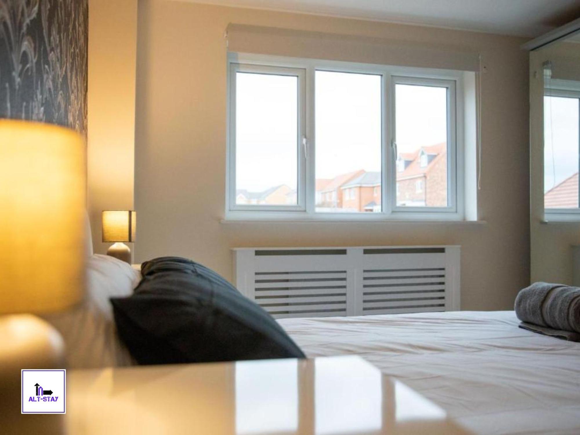 4 Bed 3 Bath - Kirkstall House By Alt-Stay Accommodation - Ideal For Contractors & Remote Workers - Long Stays Welcome ويكفيلد المظهر الخارجي الصورة